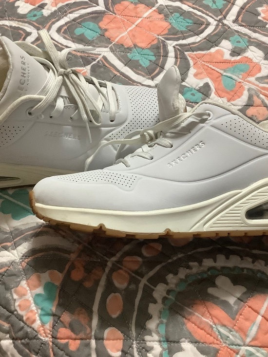 Sketchers Shoes - Sketchers size 8 shoes.